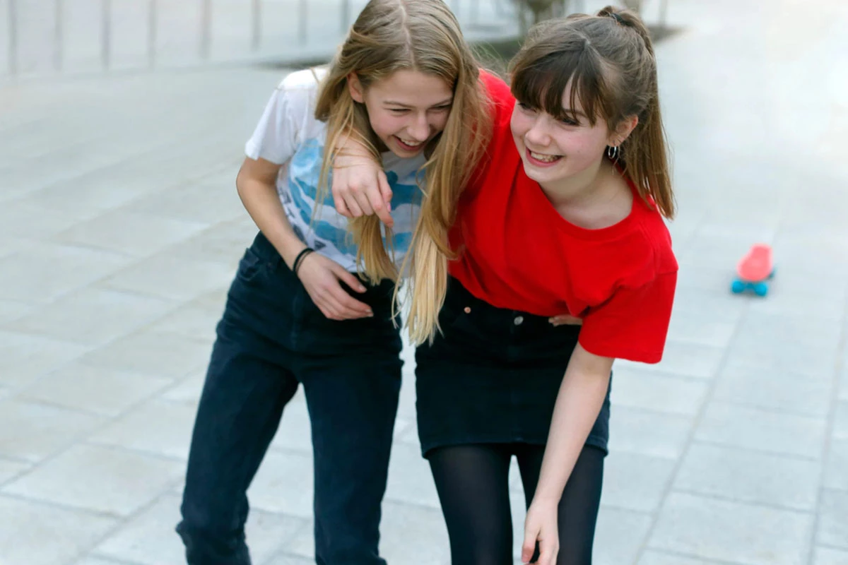 نشانه‌های اولیه بلوغ در دختران؛ چه زمانی طبیعی است؟